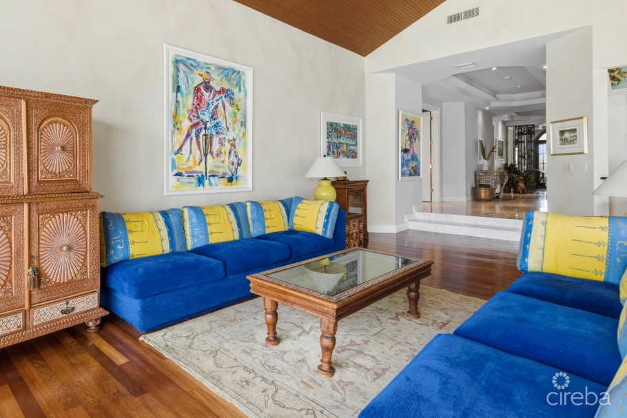 The Sovereign #12 Penthouse On Seven Mile Beach