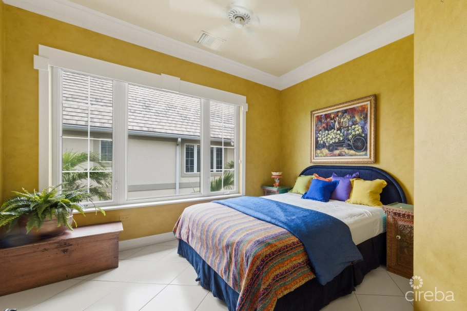 The Sovereign #12 Penthouse On Seven Mile Beach