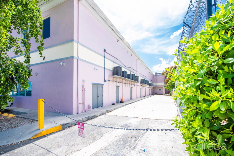 Crown Square | 16 Unit Commercial Investment Opportunity