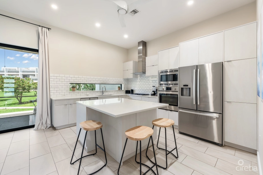 Vela 112, 4-bed South Sound Townhome
