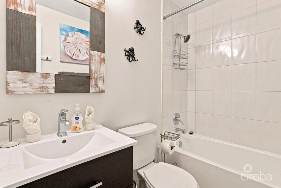 Moon Bay Condo, Unit 17