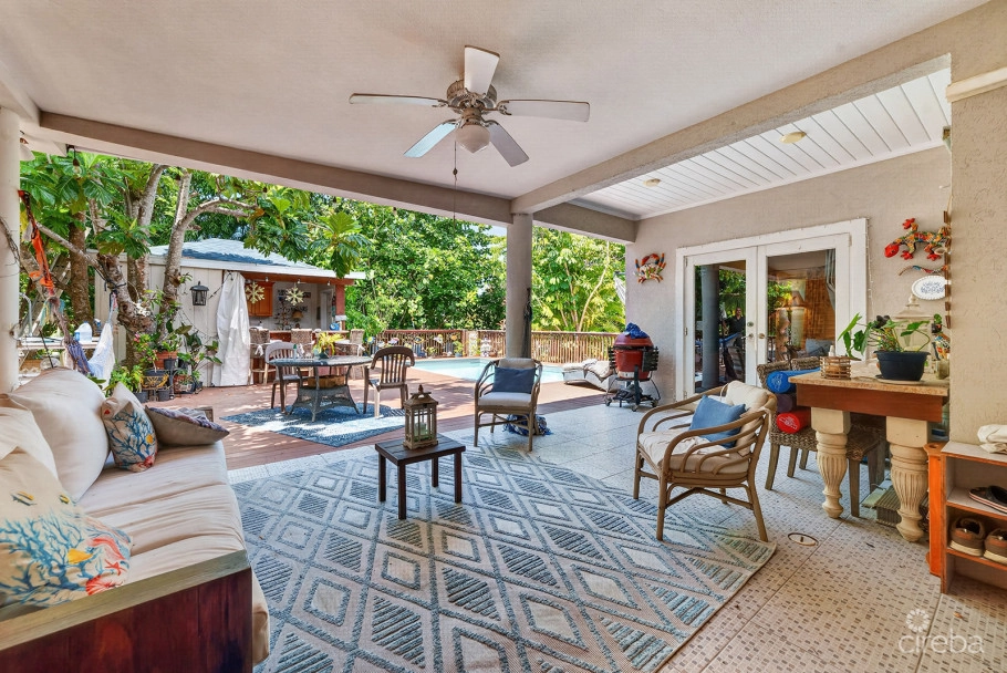Savannah Newlands Family Home With Pool, Outside Bar & Income-generating Guest Suite