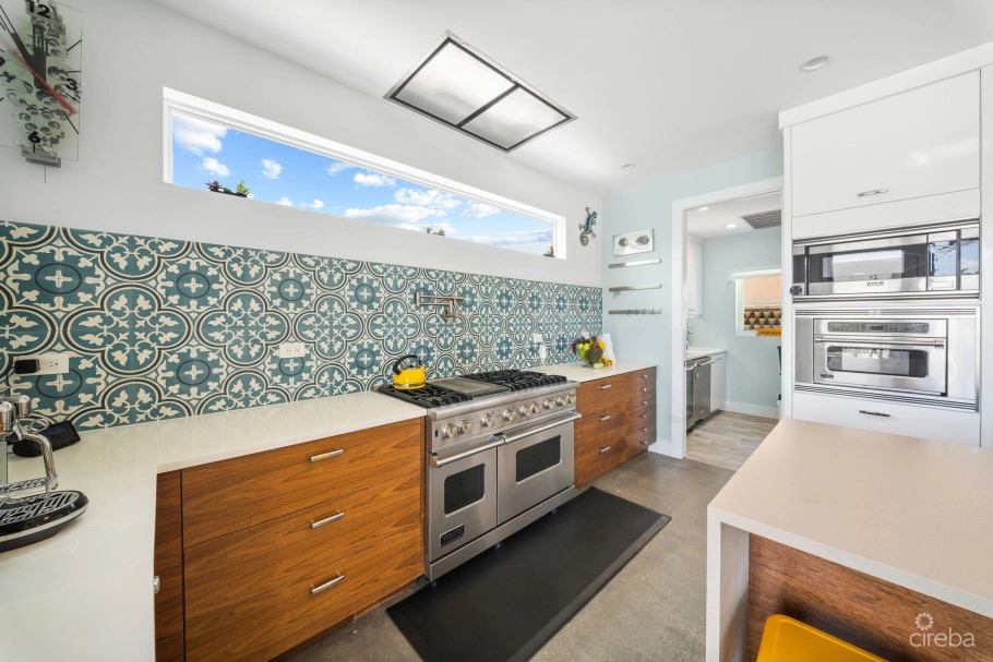 24  Shorewinds Trail, The Shores Family Home