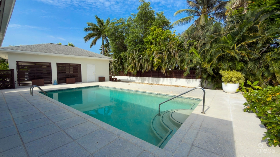 Seven Mile Beach Corridor Family Home