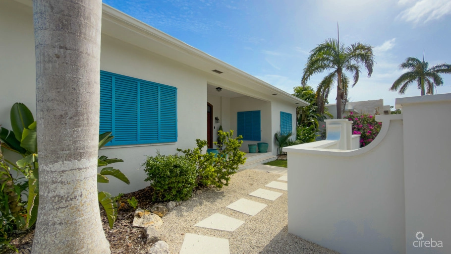 Seven Mile Beach Corridor Family Home