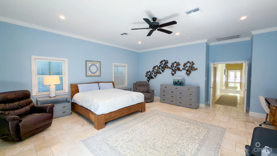 Seven Mile Beach Corridor Family Home