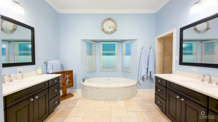 Seven Mile Beach Corridor Family Home