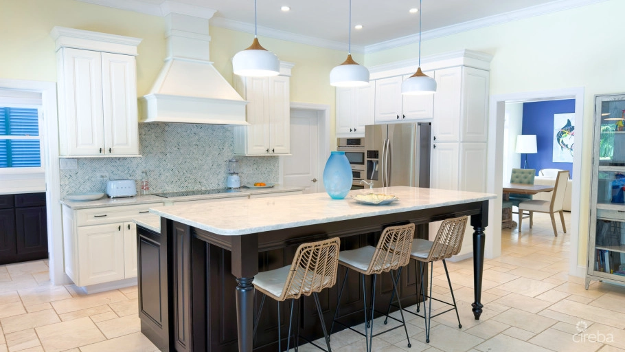 Seven Mile Beach Corridor Family Home