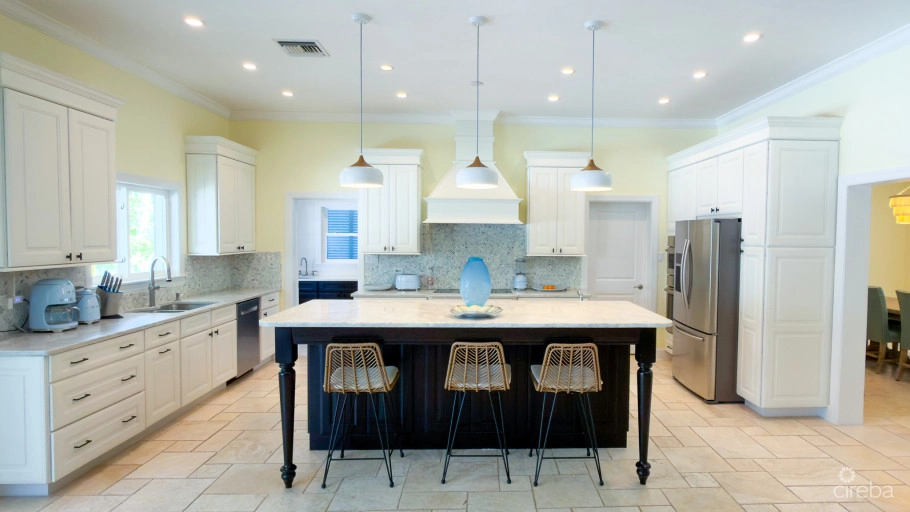 Seven Mile Beach Corridor Family Home