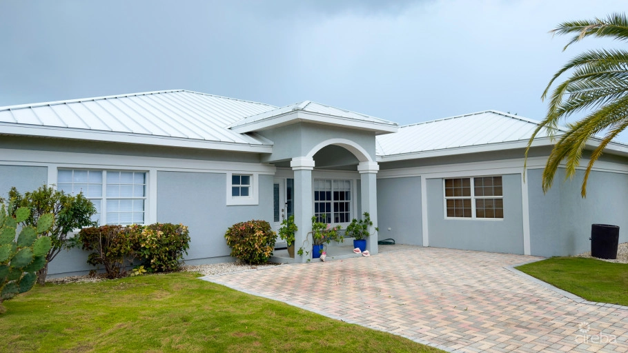 Snug Harbour Andrew Drive - 4 Bedroom Family Home In The Seven Mile Beach Corridor