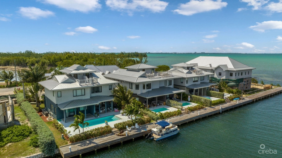 Large Seahaven 2 Bed With Pool - Oceanview And Canal Front