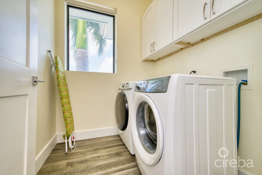 Large Seahaven 2 Bed With Pool - Oceanview And Canal Front