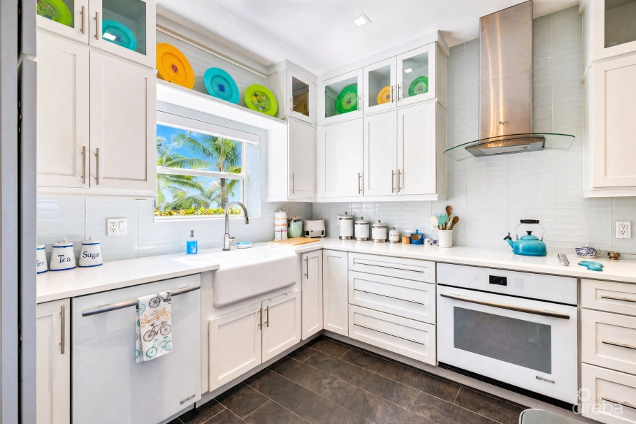 Coconut Bay 121 Ocean Front Residence