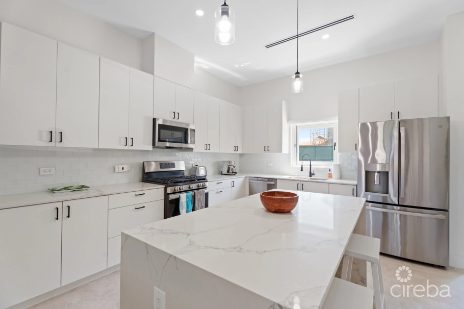 3 Bedrooms + Roof Terrace At The Meadows At Batabano - Residence 504