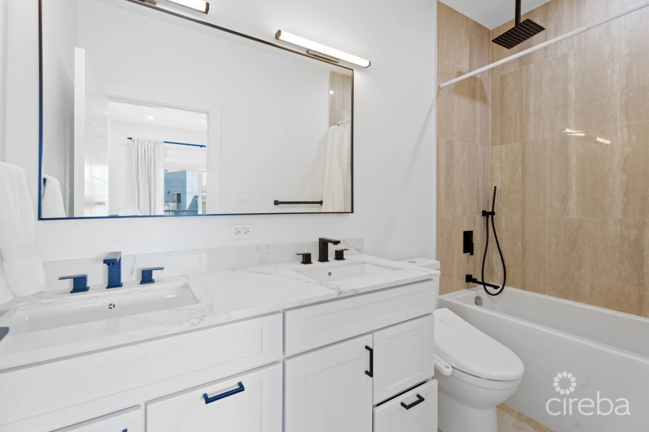 3 Bedrooms + Roof Terrace At The Meadows At Batabano - Residence 504