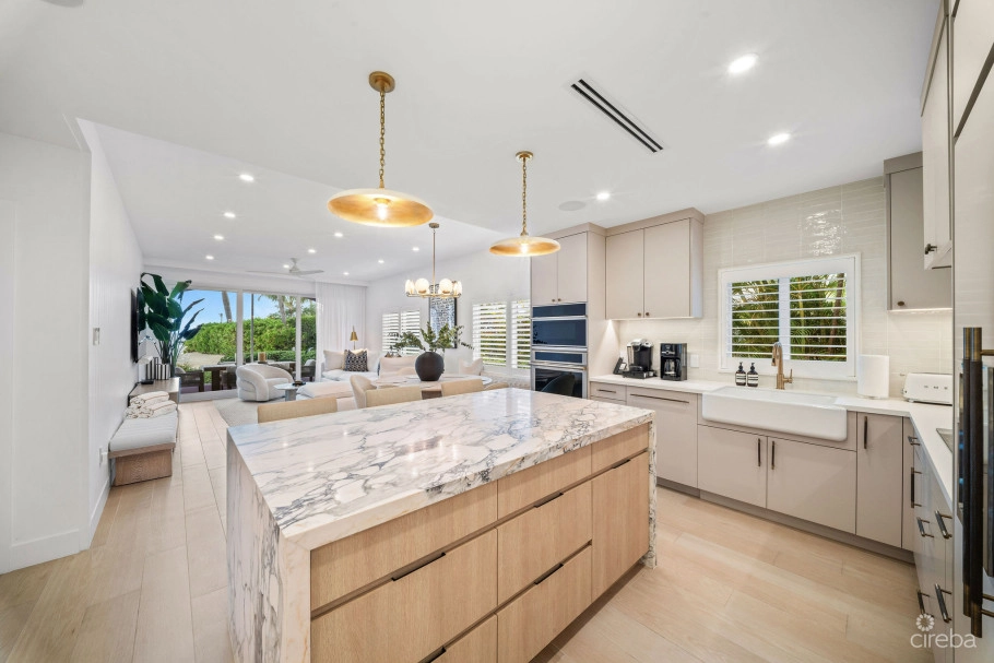 Avalon 9, Exquisite Beachfront Condo