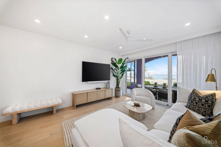 Avalon 9, Exquisite Beachfront Condo