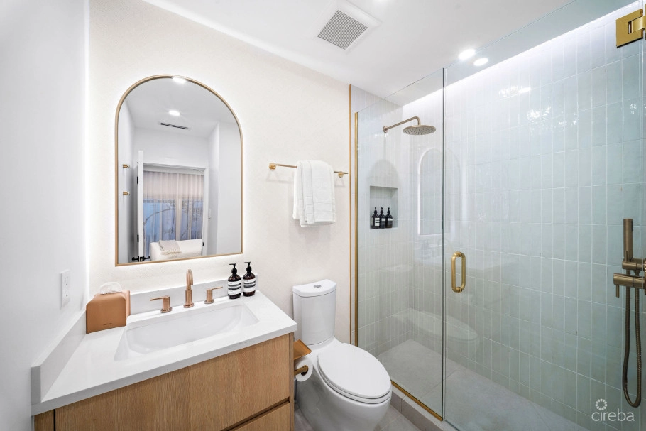 Avalon 9, Exquisite Beachfront Condo