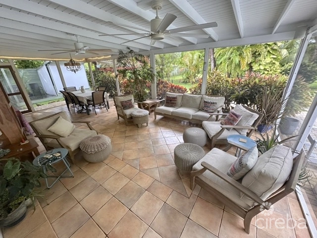 Rare Double-lot Oasis Bungalow  With Pool In Snug Harbour