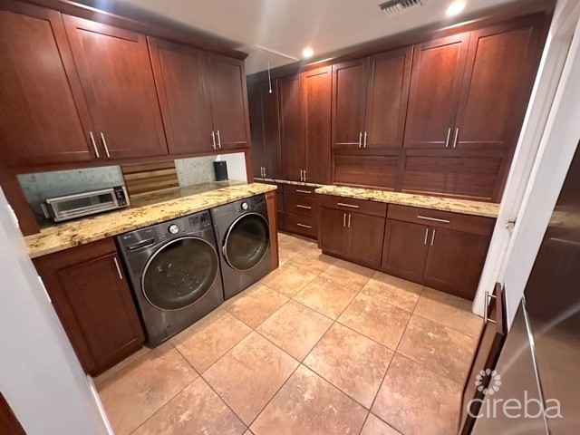 Rare Double-lot Oasis Bungalow  With Pool In Snug Harbour