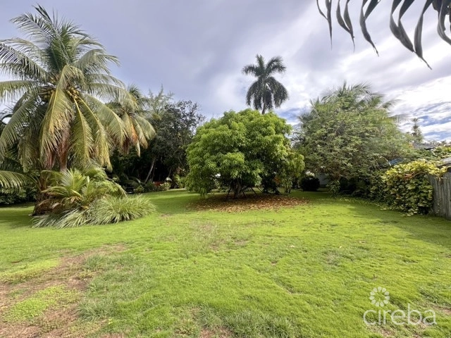 Rare Double-lot Oasis Bungalow  With Pool In Snug Harbour