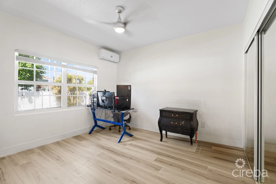 Beach Bay Duplex - X2 Homes. Both 2 Bed, 2 Bath With Double Garages