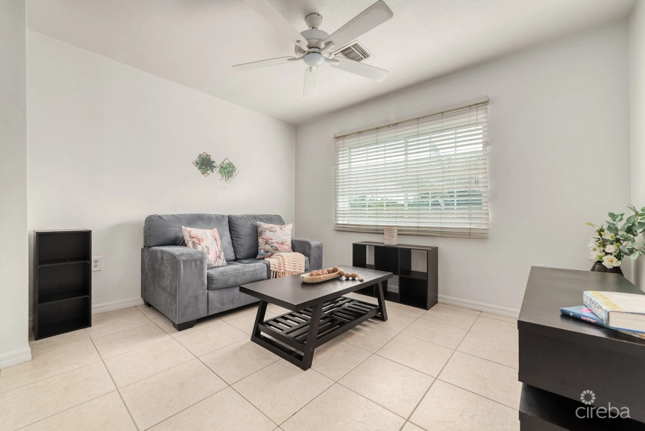 Lakeside 1 Bed / 1 Bath Near Camana Bay