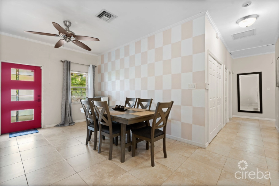 Pineapple Way 19a, Bodden Town Home