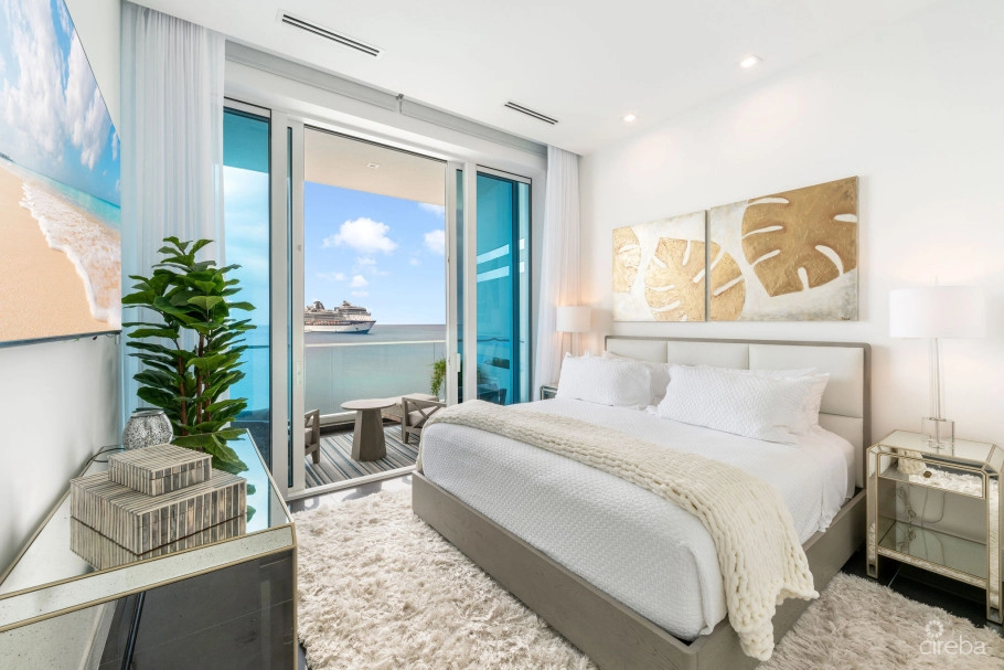 Fin 27, Oceanfront Condo