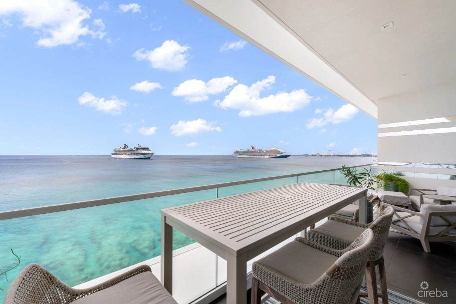 Fin 27, Oceanfront Condo