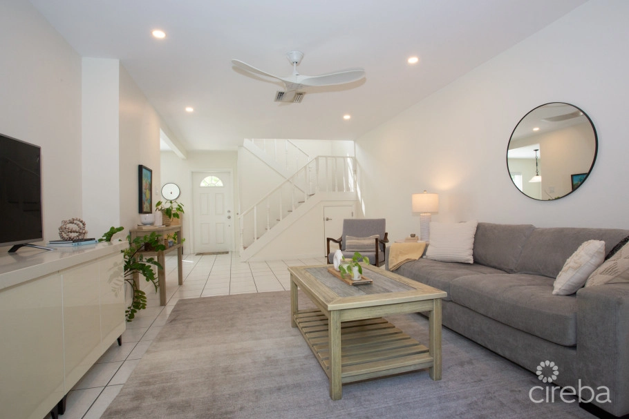 Turnkey 2bed Plus Den End Unit Tropical Haven