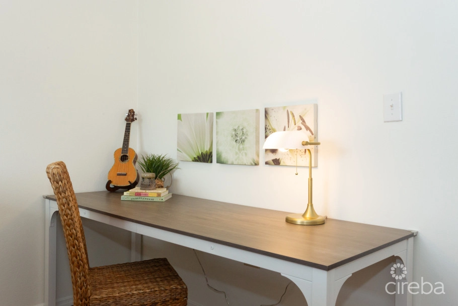 Turnkey 2bed Plus Den End Unit Tropical Haven
