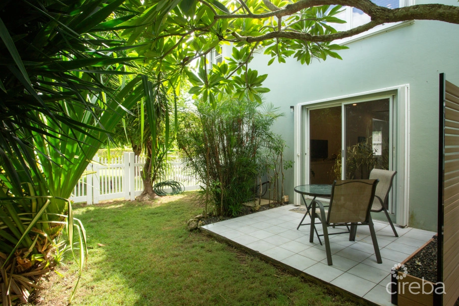 Turnkey 2bed Plus Den End Unit Tropical Haven