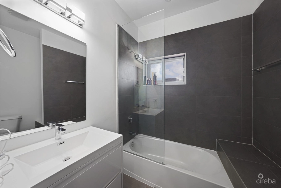 Lighthouse Manor 25 | Beautiful One Bed Townhouse