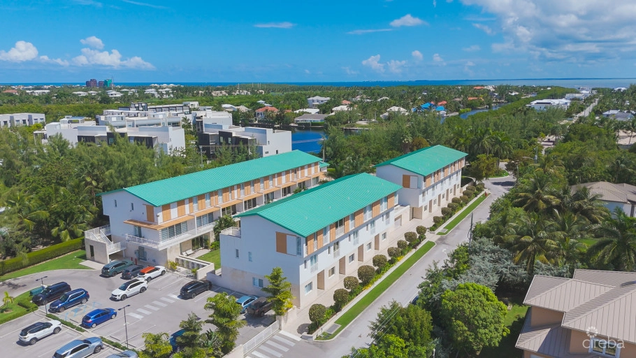 Plymouth 3 Bedroom Corner Townhouse - 7 Mile Beach Corridor