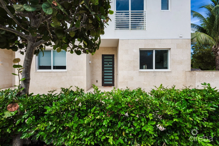 Plymouth 3 Bedroom Corner Townhouse - 7 Mile Beach Corridor