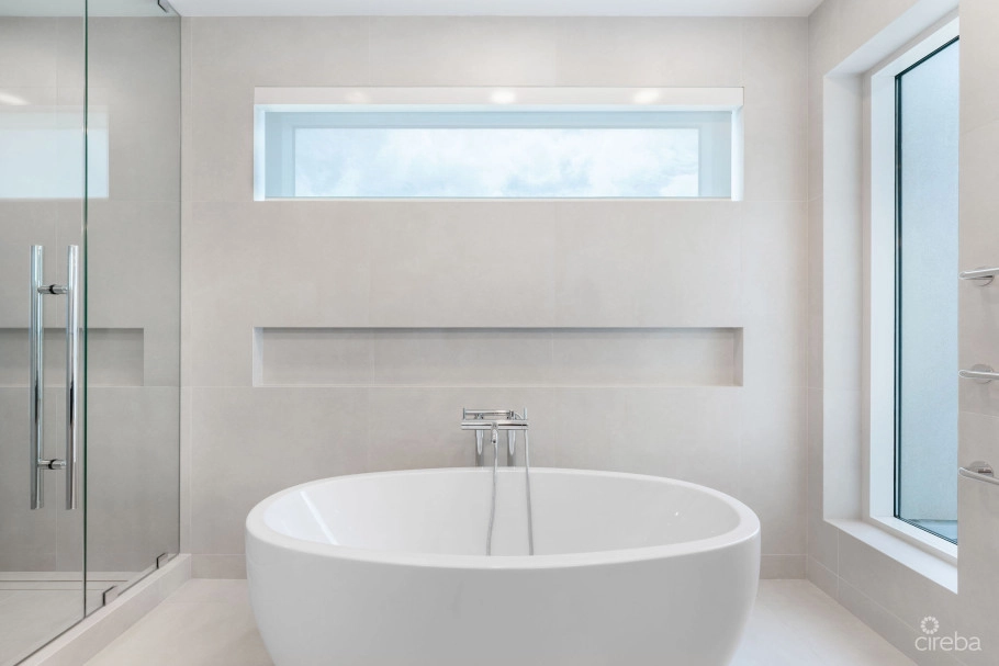 Aqua Residence 2 - Luxury Seven Mile Beach Condo