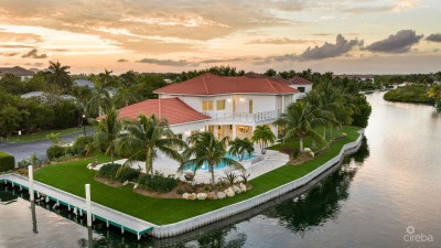 95 BIRD | A REIMAGINED WATERFRONT ESTATE
