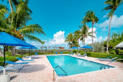 BEACH FRONT CONDO - ISLAND PINE VILLAS - RENOVATED