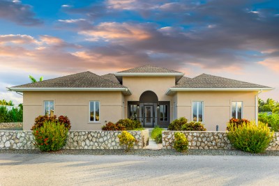 FULLY RENOVATED 3BR FAMILY HOME W/ ADJACENT CANAL LOT