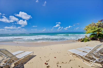 GRAPETREE CONDO ON SEVEN MILE BEACH
