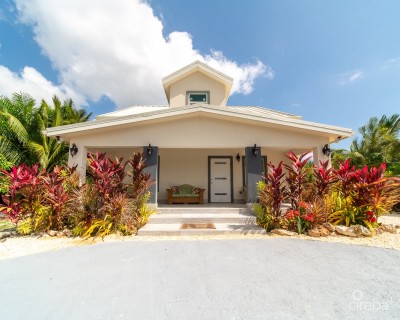 LOVELY FAMILY HOME - LOOKOUT GARDENS