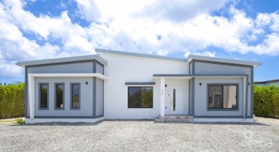 MODERN 3 BED, 3 BATH SINGLE FAMILY HOME. WITH ADDED OFFICE/DEN.