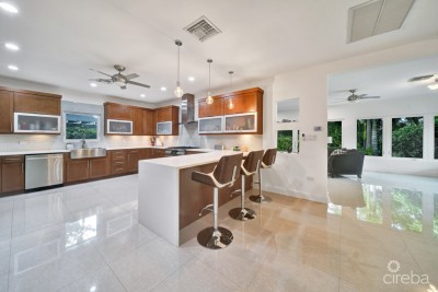 MODERN 5 BEDROOM HOME ON BOTANICAL ESTATE