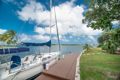 SAFE HARBOUR - WATERFRONT TOWNHOUSE SMB CORRIDOR