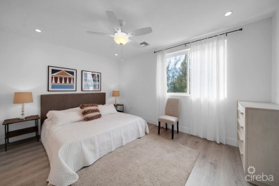 SOUTH BAY ESTATES - 4 BED TOWNHOME WITH EXCEPTIONAL FLOOR PLAN