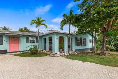 STARLET CRESCENT HOUSE & COTTAGE