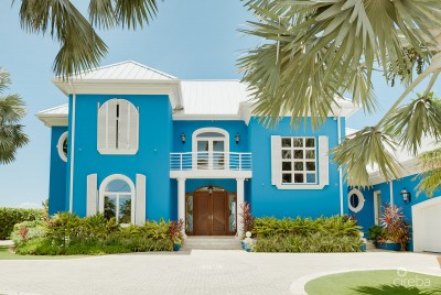 THE BLUE HOUSE - WATERFRONT HOME SOUTH SOUND ROAD