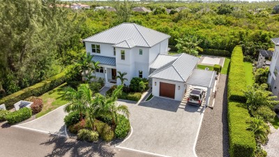 THE LAKES EXECUTUVE FAMILY HOME WITH POOL