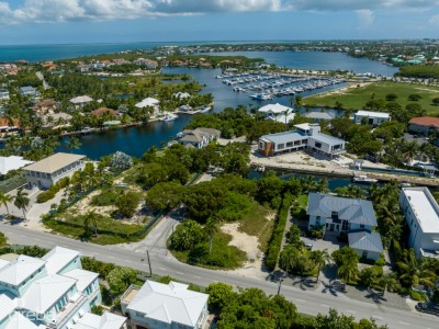 YACHT CLUB - NORTH CREEK CANALF RONT LOT